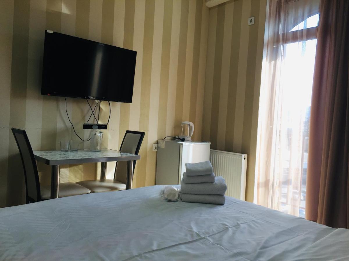 Hotel Tourist Tbiliszi Kültér fotó