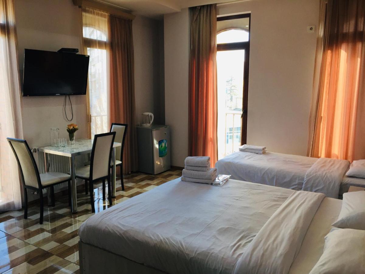 Hotel Tourist Tbiliszi Kültér fotó