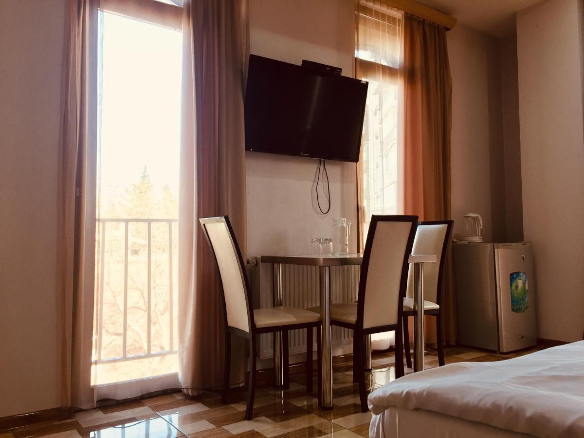 Hotel Tourist Tbiliszi Kültér fotó